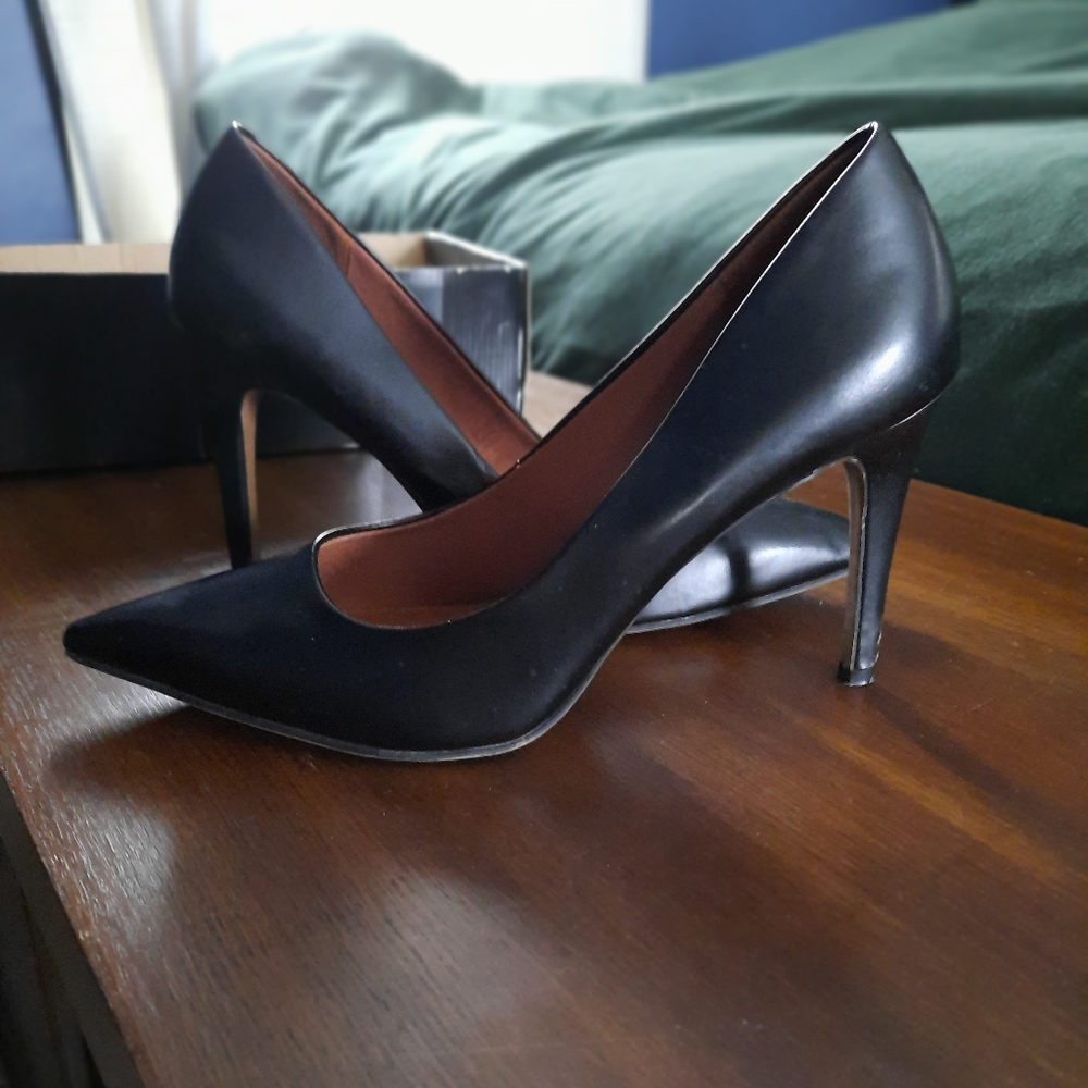 Black pumps size 13